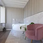 Plaza Suites, Luxury Collection