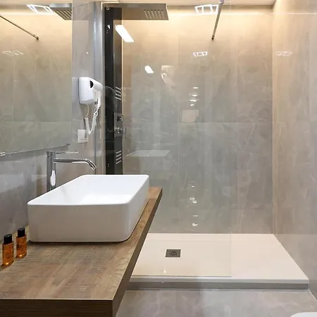 Plaza Suites, Luxury Collection 4*