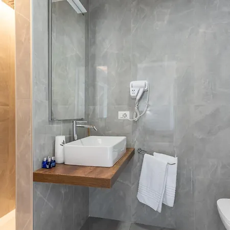 Plaza Suites, Luxury Collection 4*
